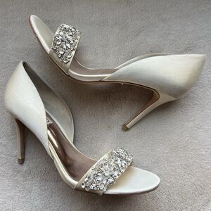 Badgley Mischka Ivy Nude Satin Heel Women 8.5 Embellished Evening Wedding Formal